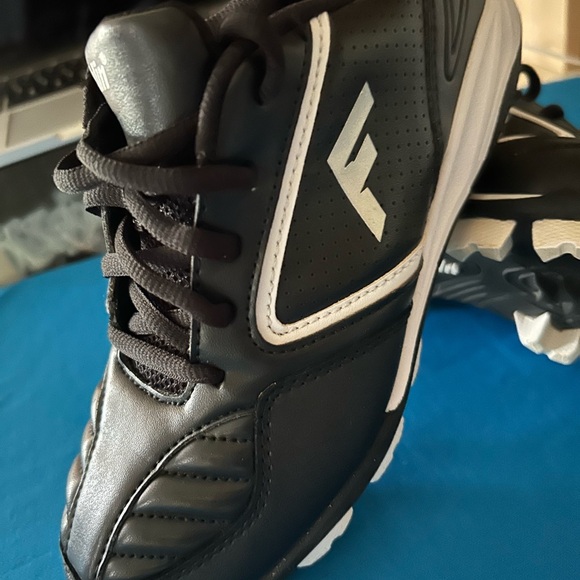 Black cleats/baseball 3Y - Picture 3 of 4